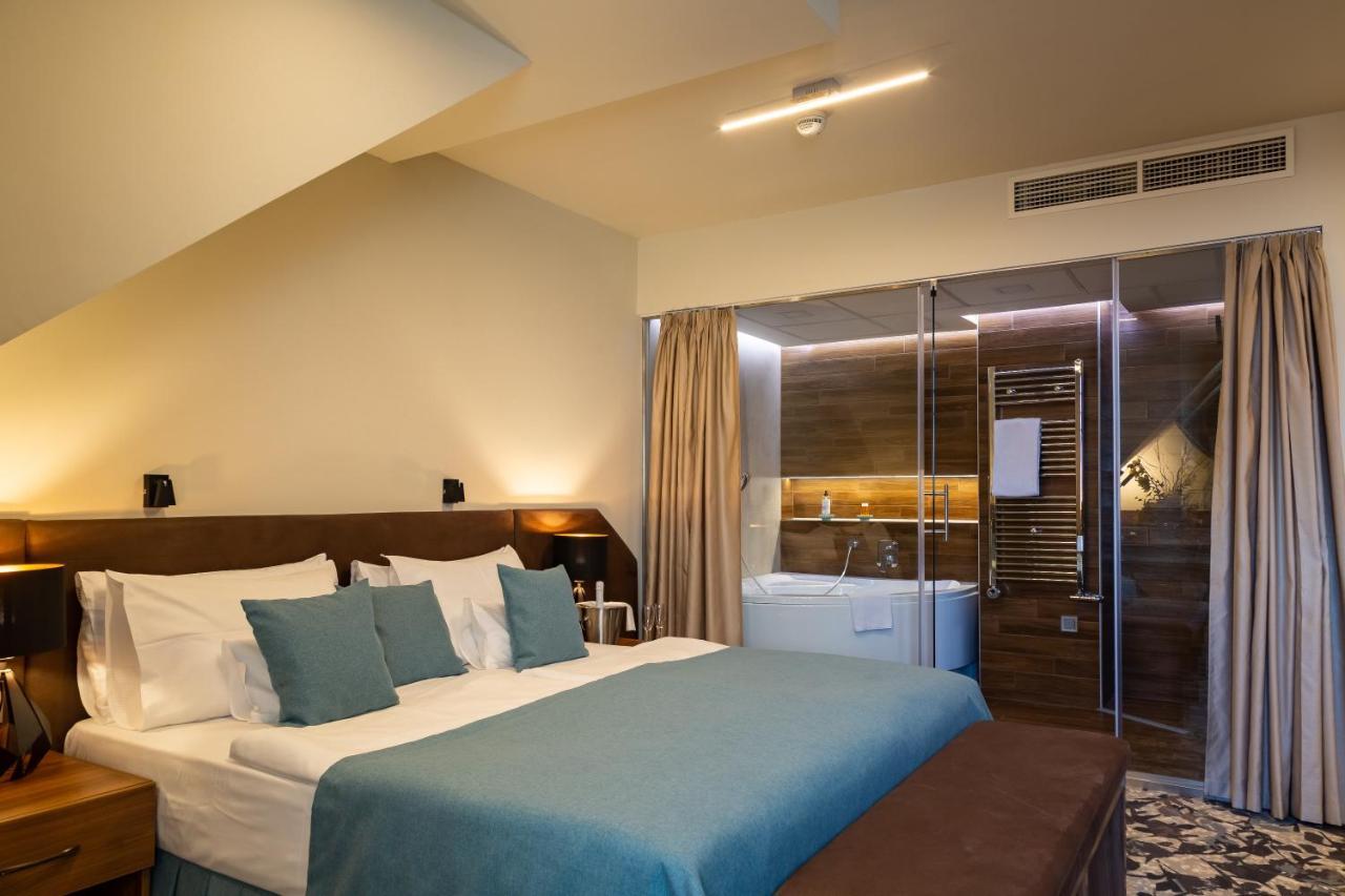 Hotel Queen Elizabeth Superior