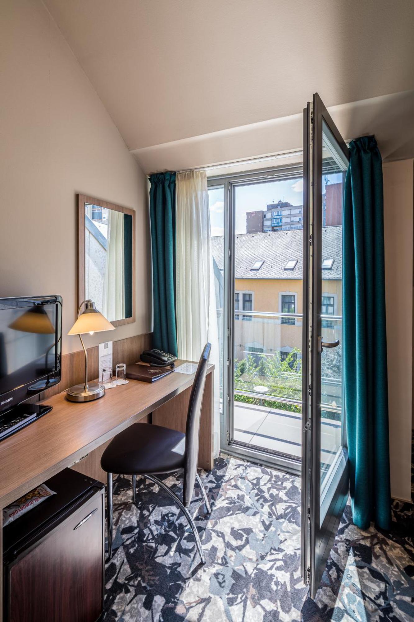 Erzsebet Kiralyne Szalloda Hotel