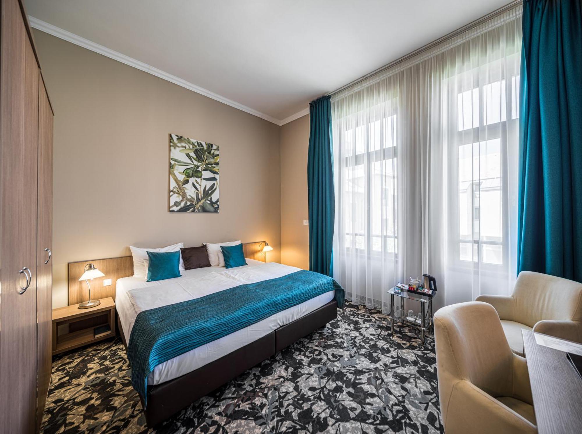 Hotel Queen Elizabeth Superior 3*