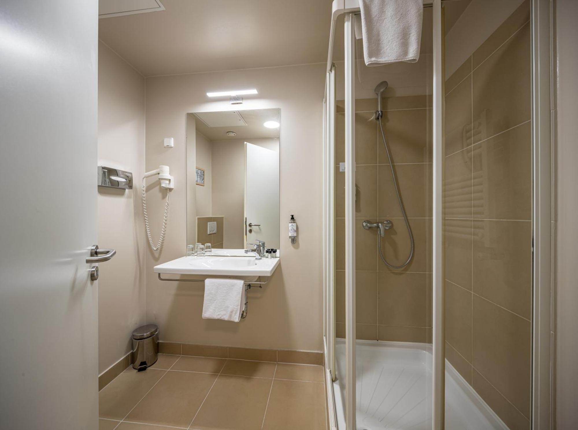 Hotel Queen Elizabeth Superior 3*
