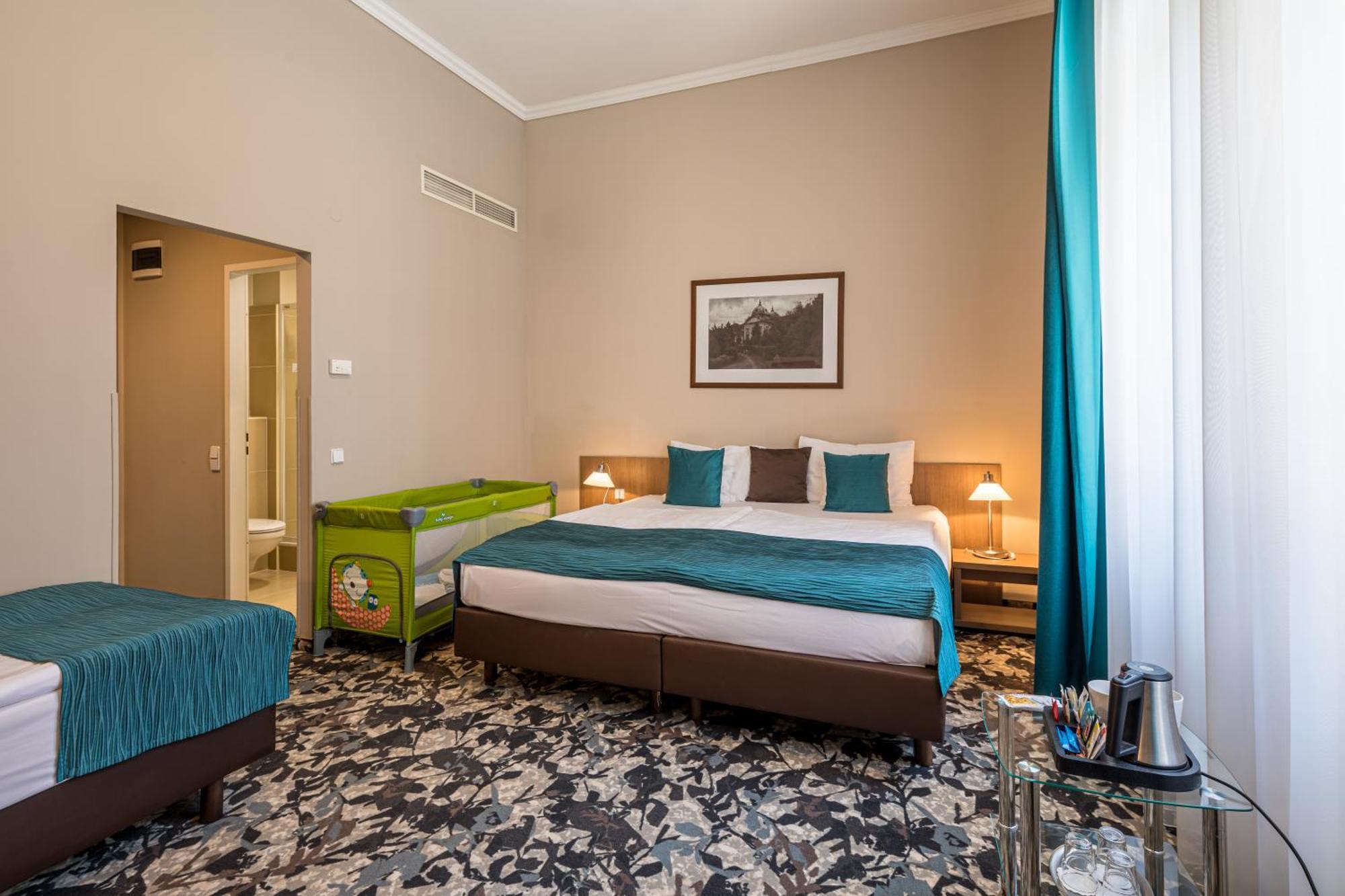 Erzsebet Kiralyne Szalloda 3* Godollo