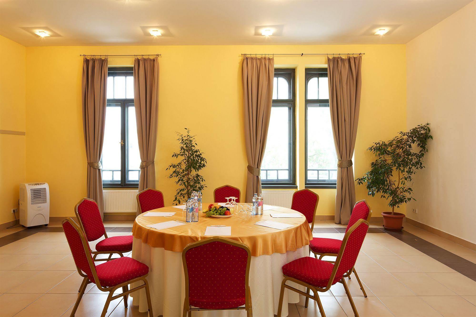 Hotel Erzsebet Kiralyne Szalloda Godollo